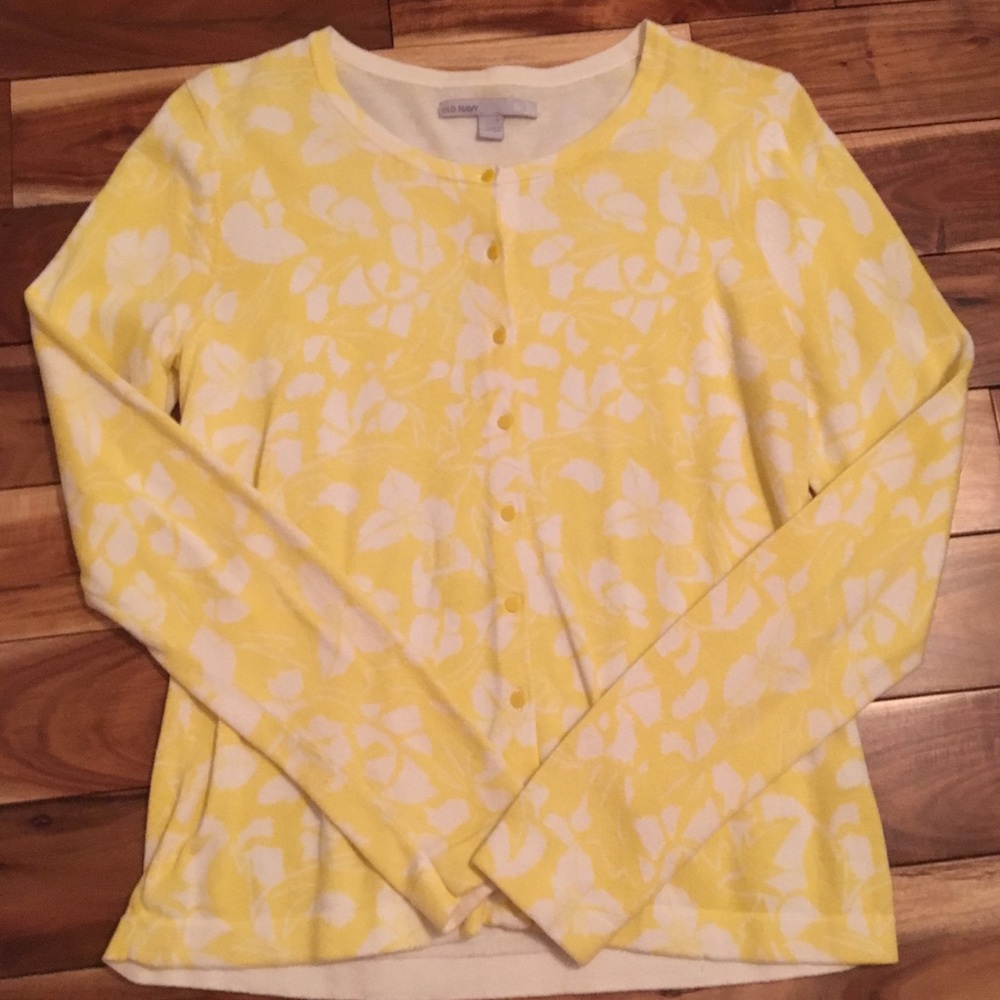 Old navy button cardigan ☀️